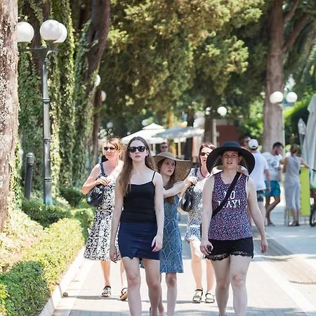 Πανσιόν Cosmopolitan House 3*