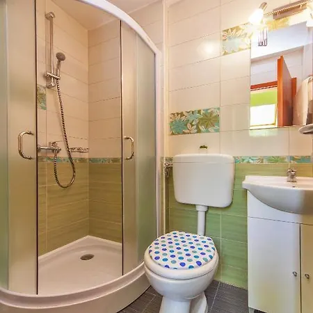 Cosmopolitan House Πανσιόν 3*