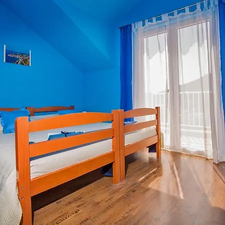 Cosmopolitan House בית הארחה