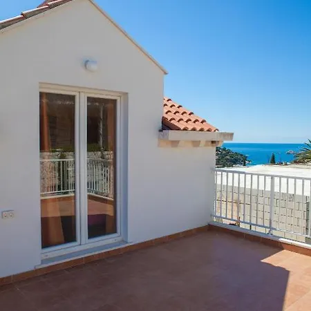 Cosmopolitan House 3*