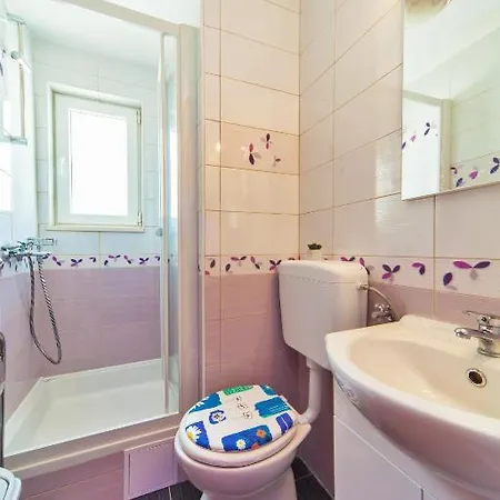 Cosmopolitan House دوبروفينك