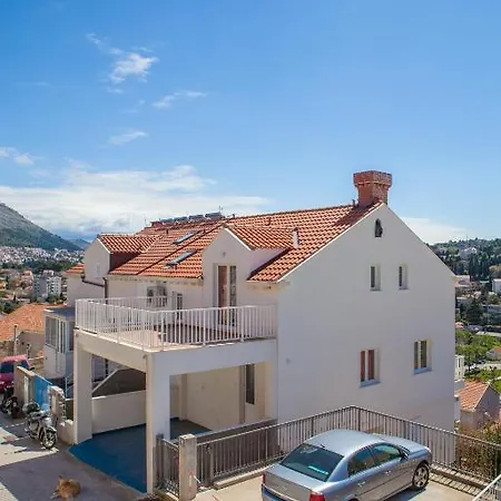 Cosmopolitan House